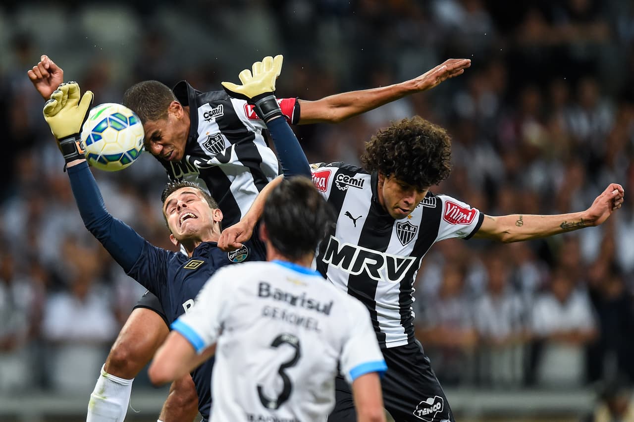 Atlético Mineiro cae y cede el liderato del Brasileirao al Corinthians