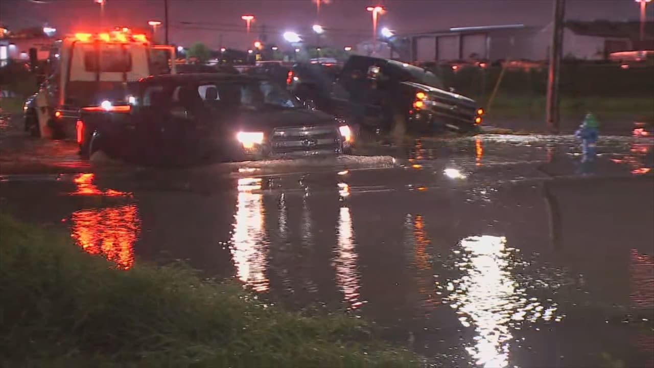 Vías con acumulación de agua: se esperan retrasos en la movilidad vial este miércoles