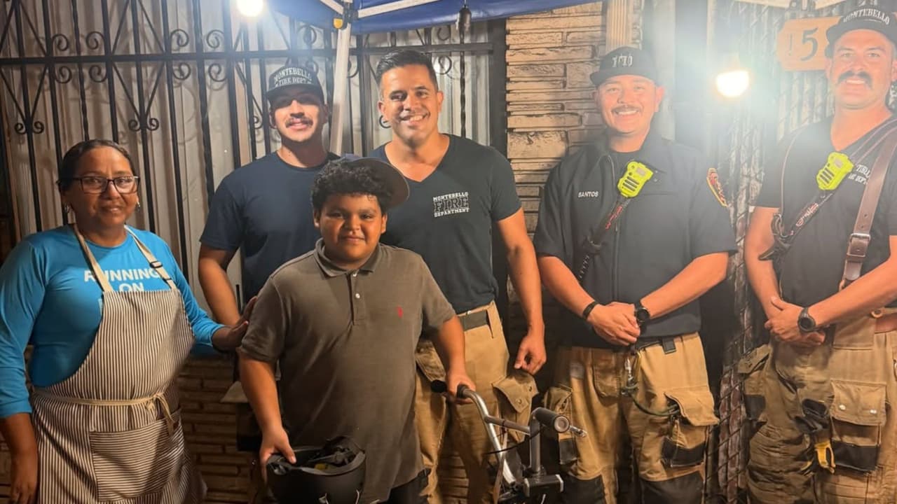 Sorpresa para niño de 12 años que ayuda a su familia con el puesto de tacos después de clases