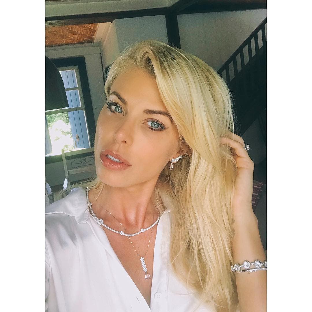 Entonces Caroline enseguida se lanzó tras de ella para intentar salvarla.