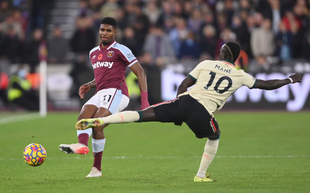 West Ham sorprende al Liverpool y lo derrota 3-2 durante la fecha 11 en la Premier League. Alisson Becker abrio el marcador con gol en contra a los 4' del encuentro, cuando Trent Alexander-Arnold empataba el juego al 41'. Pablo Fornals y Kurt Zouma pusieron arriba a los Hammers y Origi anotó el segundo para los 'Reds'.