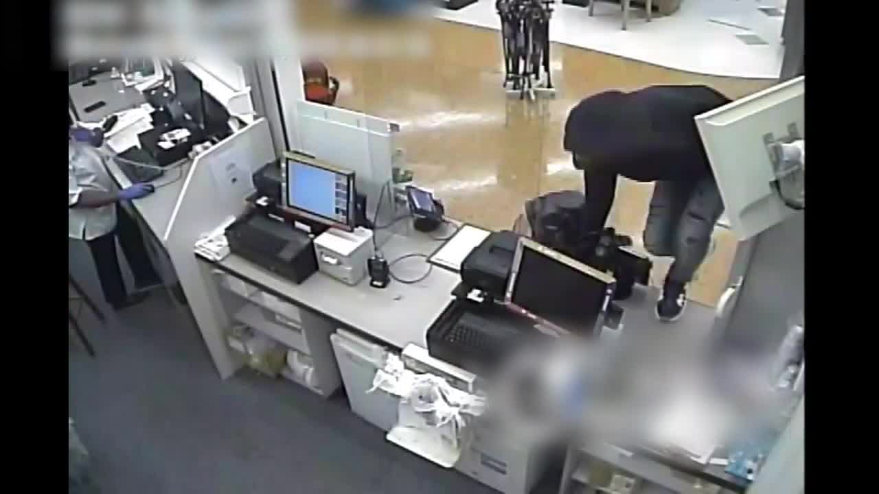 Las oficinas del FBI en Filadelfia y Baltimore informaron que los sospechosos son responsables de al menos una docena de ataques a farmacias en Maryland y Pensilvania.