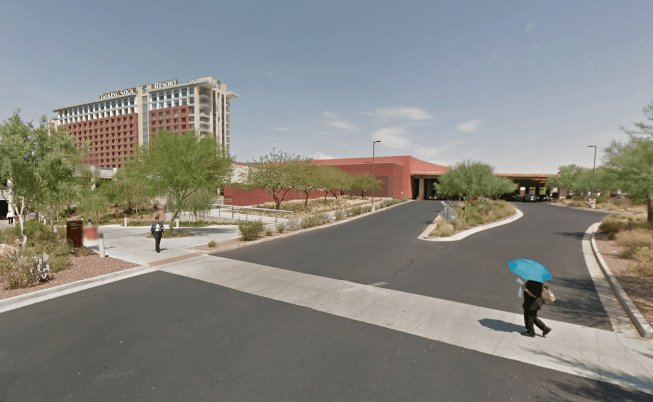 <b>Talking Stick Resort and Casino: </b>
<a href="https://www.facebook.com/TalkingStickResort/photos/a.446134556667/10158092329746668/?type=3&theater" target="_blank">Talking Stick Resort</a> suspenderá temporalmente las operaciones de casino y resort desde el 18 de marzo a las 4 AM
<b>hasta el 31 de marzo</b> para ayudar a frenar la propagación de COVID-19. Todos los conciertos restantes en marzo han sido suspendidos.
<br>