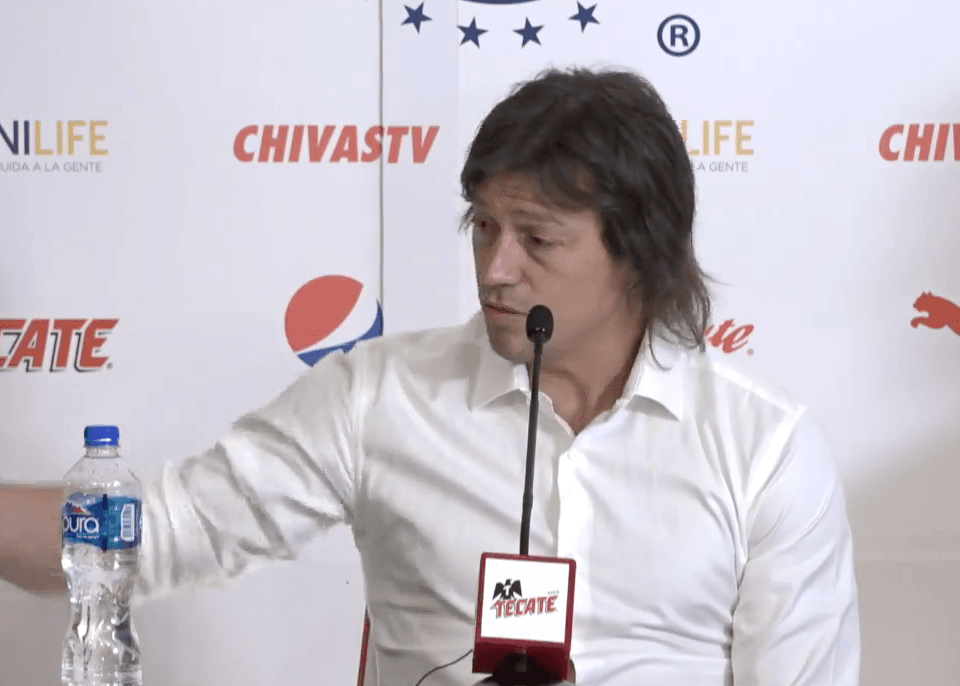 "Me quedo con lo lindo de la afición y los jugadores, en ningún club viví el cariño que sentí en Chivas", al momento de comparar con sus dos previos trabajos en River Plate y Banfield, en su país.