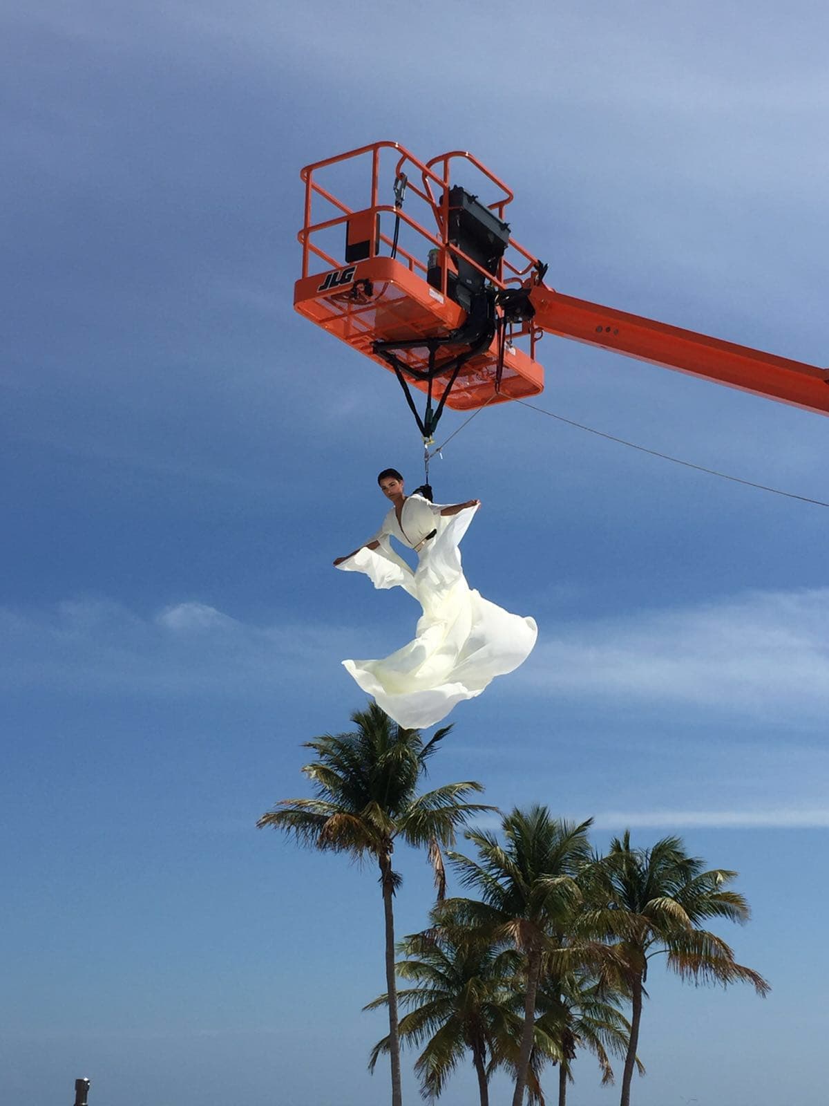 Disfruta las mejores fotos detrás de cámara del difícil reto que enfrentaron las bellas a 20 pies de altura.