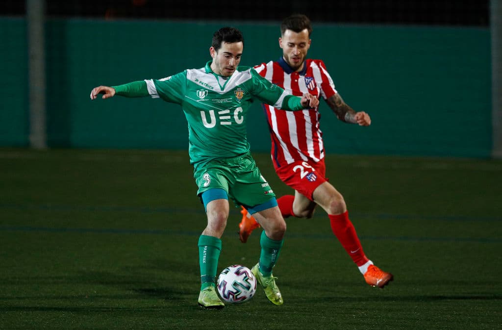 El Cornellà, de la Segunda B, echó a los del ‘Cholo’ de la prestigiada justa española con un gol tempranero. | Adrián Jiménez marcó el solitario gol que definió el encuentro a los 7 minutos de juego. Ricard Sánchez dejó a los de Simeone con diez hombres a los 63’.