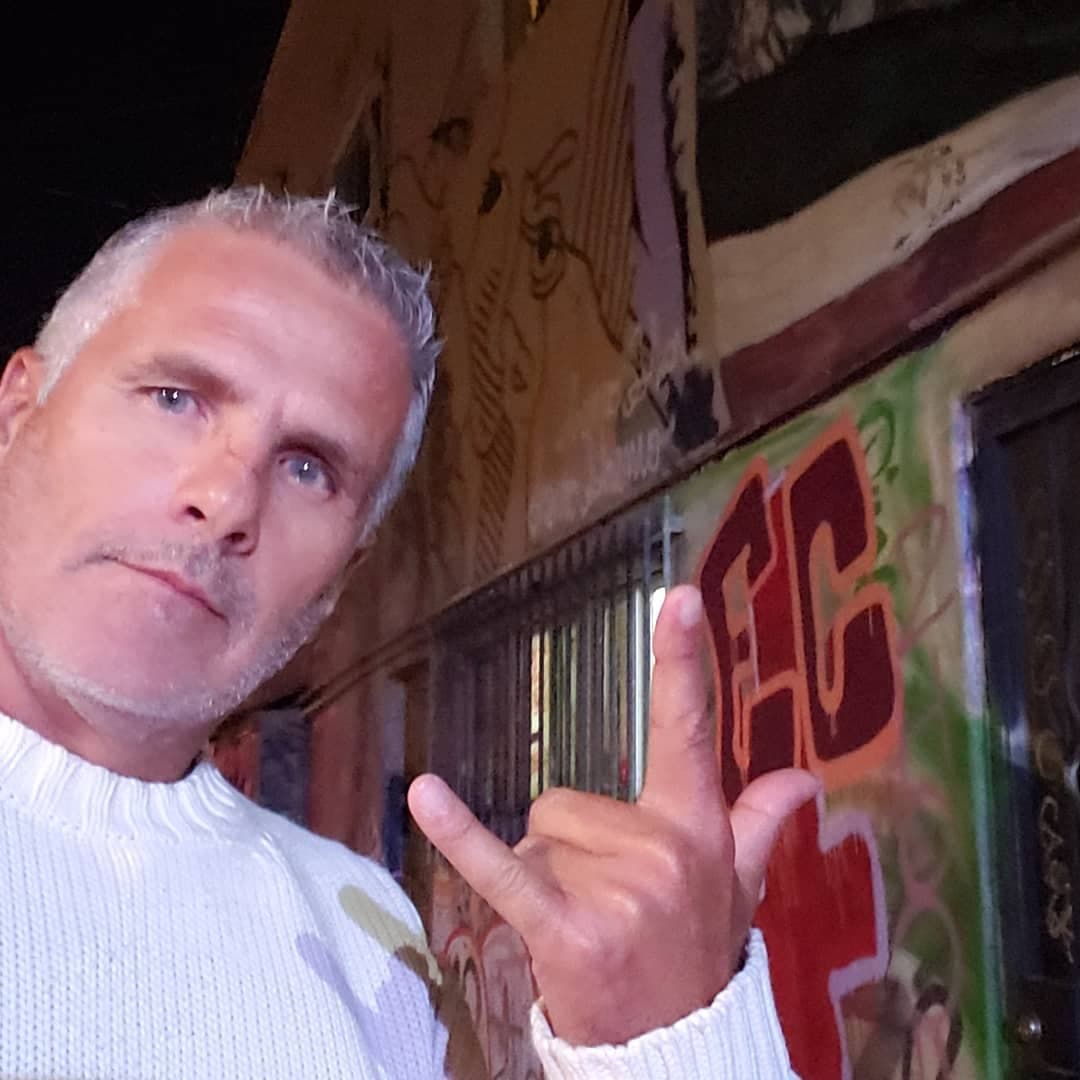 Cabe resaltar que, el primer trabajo de Héctor Soberón como actor fue en la telenovela 'Muchachitas' en 1991 donde le dio vida a Víctor.