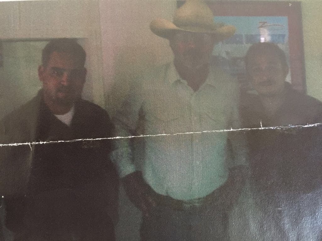 <a href="http://www.univision.com/temas/raul-molinar-el-pelon">Raúl 'El Pelón'</a>,
<a href="https://es.wikipedia.org/wiki/Tommy_Lee_Jones">Tommy Lee Jones</a> y Pepe Pistolas.