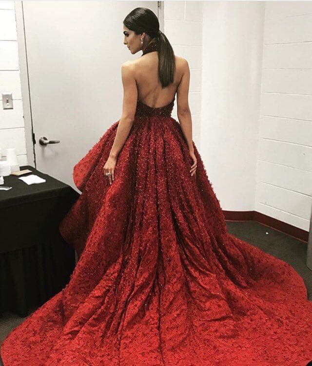 Espectacular le queda el rojo.