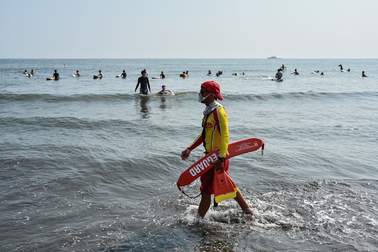 <b>La jornada laboral será de 10 horas al día y para aplicar debes ingresar a la página galvestonislandbeachpatrol.com.</b>