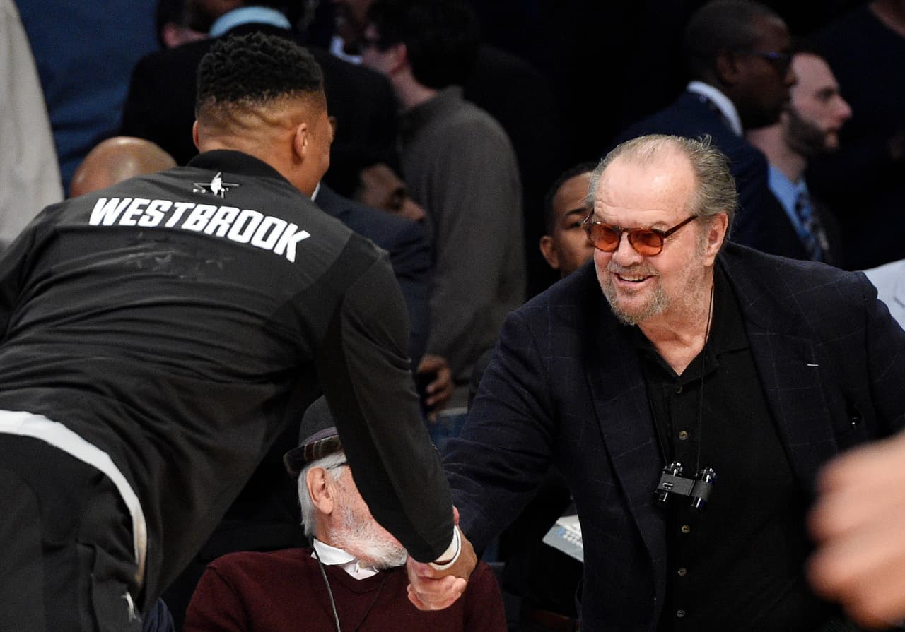 Claramente, los jugadores tampoco quisieron dejar pasar la oportunidad para saludar al actor Jack Nicholson.