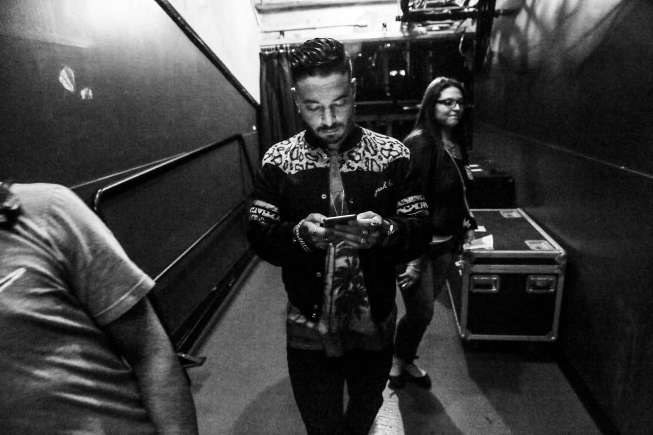 Hasta concetrado es un cutie.