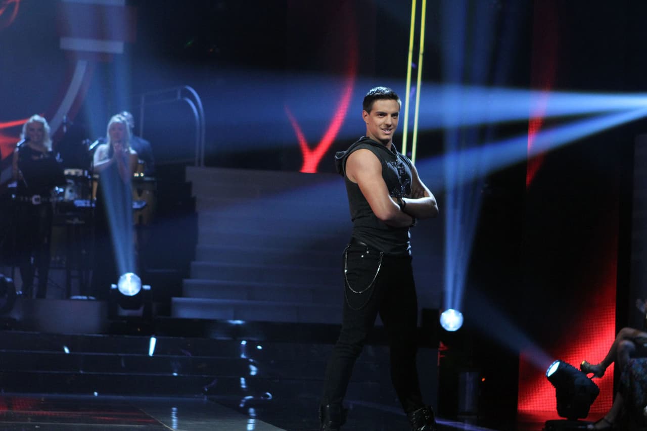 Además dejó ver su lado más sensual durante varios de los bailes.