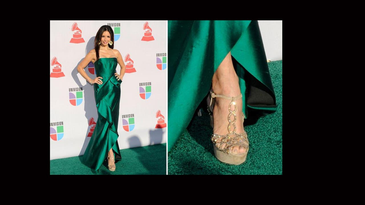 Giselle Blondet cautivó con su inigualable atuendo. Esas zapatillas le pusieron el toque especial a su glamuroso paso por la alfombra verde.