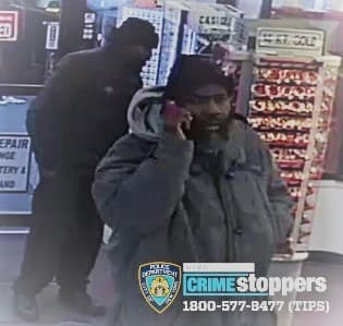 Este es uno de los sospechosos buscado por la policía.