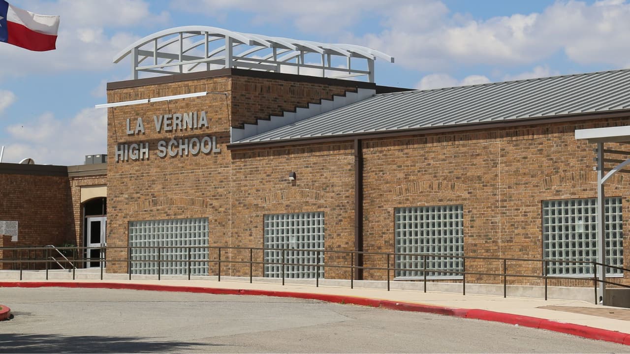 Estudiante de La Vernia High School muere en una volcadura antes del inicio de clases