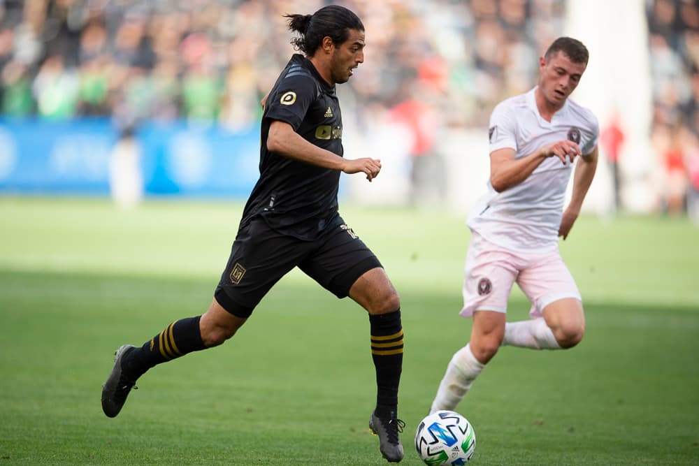 El mexicano comenzó el partido fuerte, desbordando a los contrincantes y desequilibrando al frente.