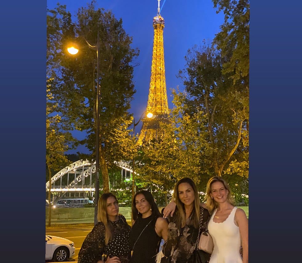 Los paseos cerca del emblema de la ciudad no faltaron. Altair Jarabo se vio en todo momento gozosa antes de llegar al altar.