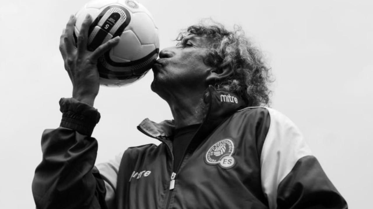 En el ámbito internacional, Jorge González representó a El Salvador en la histórica Copa Mundial de 1982 en España, llevando al país a su segunda participación mundialista.