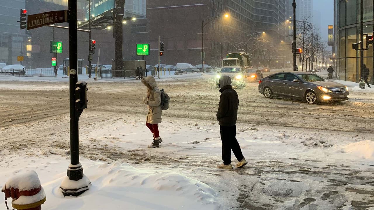 Chicago se cubre de blanco: hasta 8 pulgadas de nieve y viene más