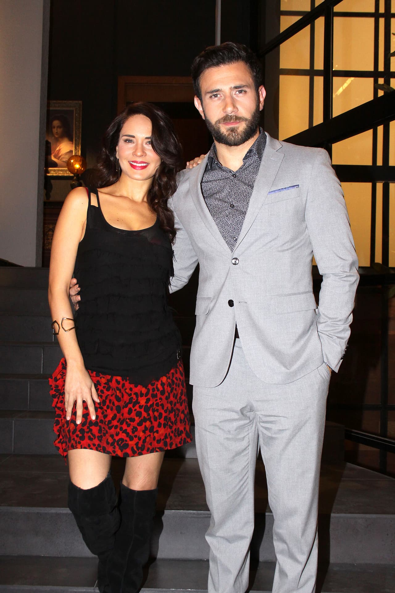 <b><a href="http://www.univision.com/temas/adriana-louvier">Adriana Louvier</a></b> y
<b><a href="http://www.univision.com/temas/carlos-ferro">Carlos Ferro</a></b> le dan vida al segundo matrimonio que hará hasta lo imposible para no caer en la tentación de la infidelidad. Si tú quieres ser parte de esta historia, no dejes de verla en su semana de estreno de lunes a viernes en punto de las 10pm/9c sólo por Univision.