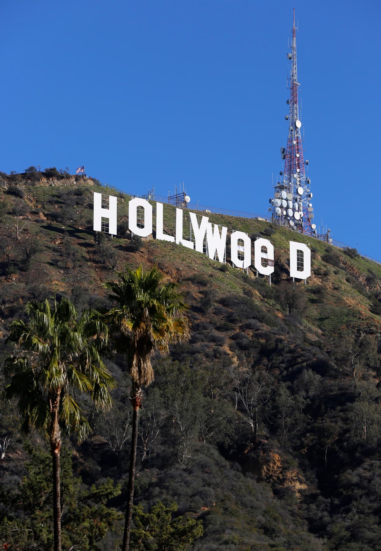 El letrero de Hollywood fue convertido en 'Hollyweed' durante unas horas el 1 de enero de 2017.