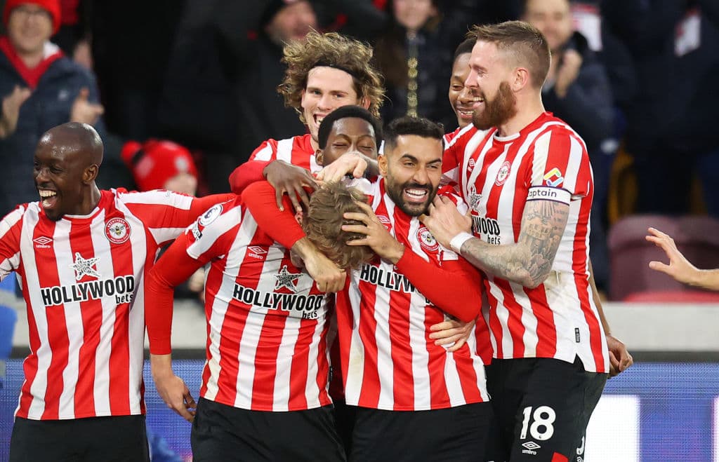 Aston Villa cae 1-2 ante Brentford durante la fecha 21 en la Premier League. Yoane Wissa y Mads Roerslev le dieron al triunfo a los locales sobre el único tanto de Danny Ings.