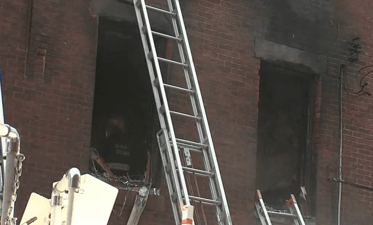 El departamento de bomberos dijo que tomó unos 50 minutos controlar el fuego.