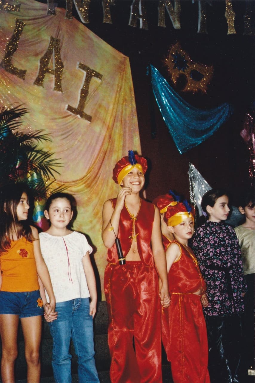 Amable, respetuoso y realista son 3 palabras que describen a este chico de Bolivia. Luis quiere hacer música romántica, ayudar a jóvenes con talento e inspirar a los demás a cumplir sus sueños.