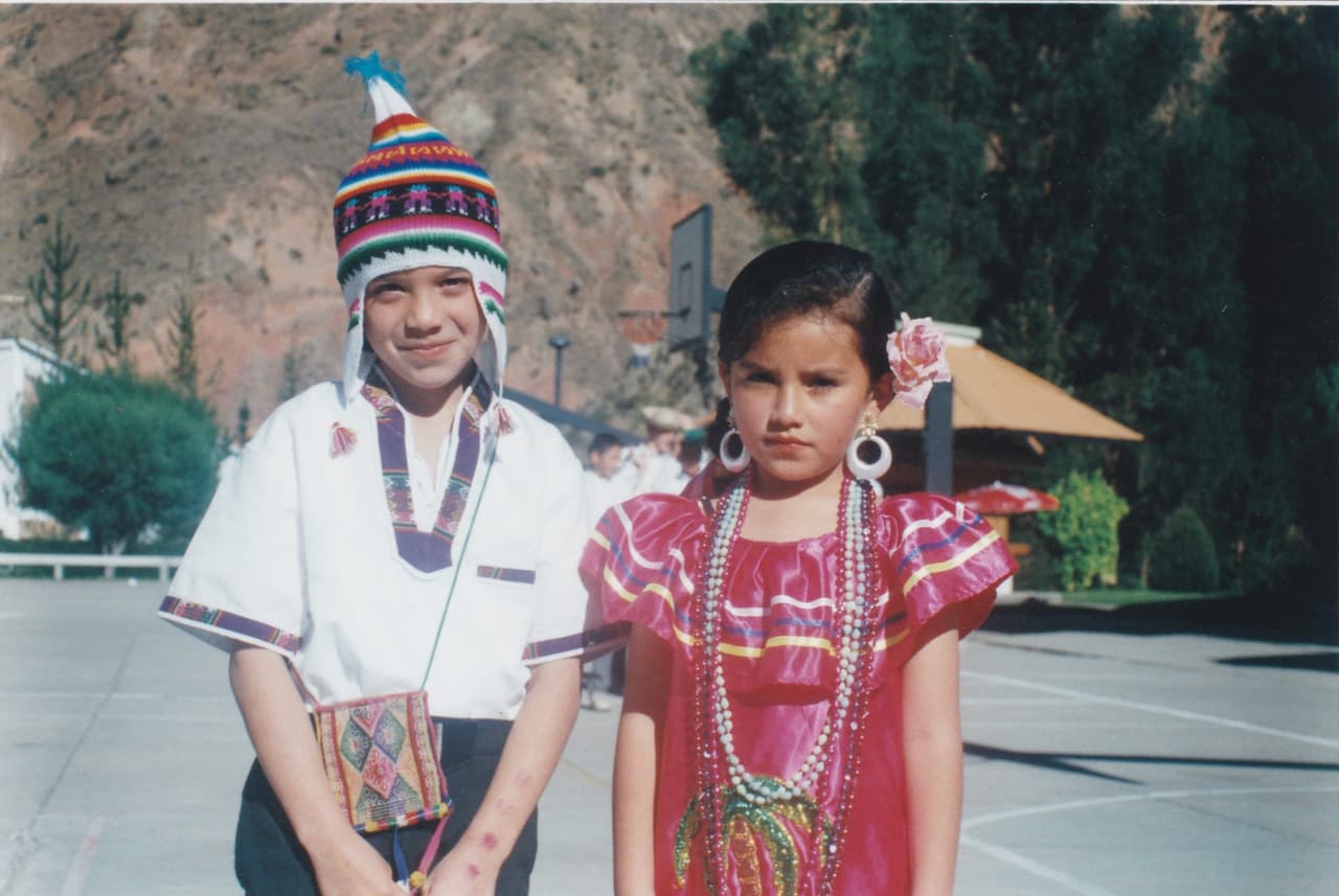 Amable, respetuoso y realista son 3 palabras que describen a este chico de Bolivia. Luis quiere hacer música romántica, ayudar a jóvenes con talento e inspirar a los demás a cumplir sus sueños.