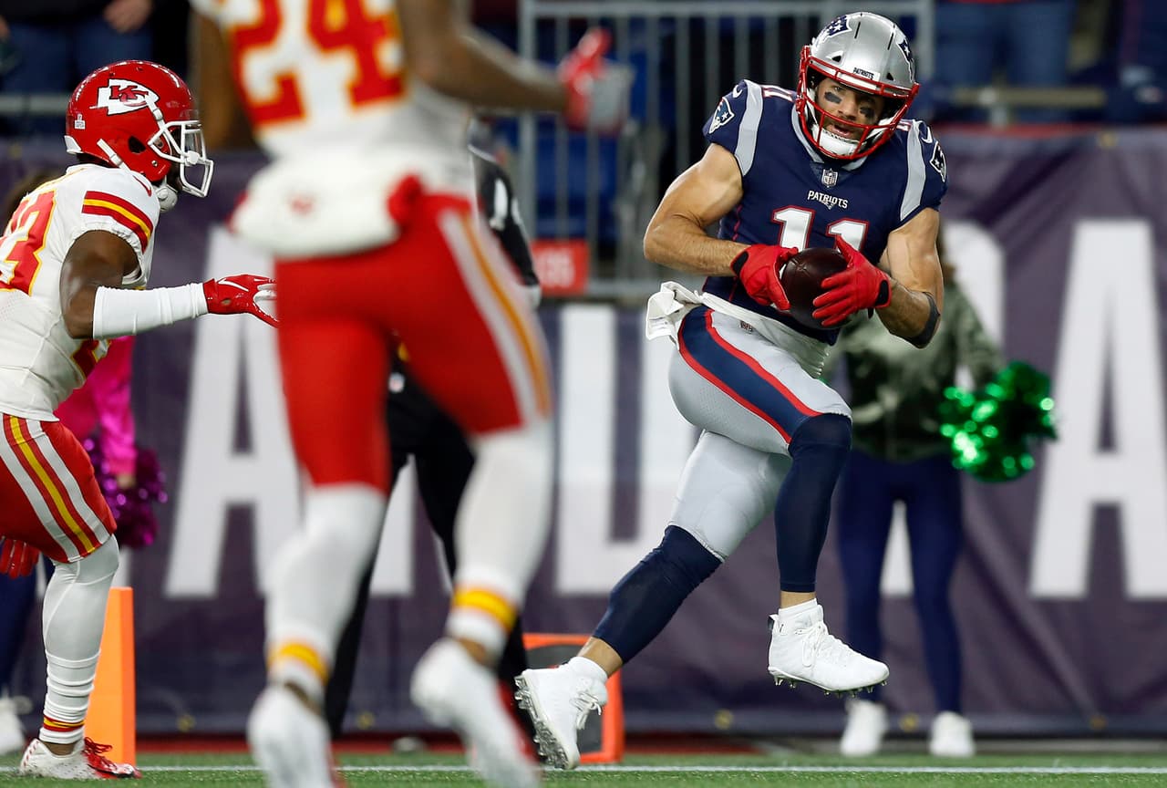En el segundo cuarto los Pats abrieron la brecha. Un pase de Touchdown de Tom Brady para Julian Edelman, de 17 yardas, puso por delante a New England 17-6.