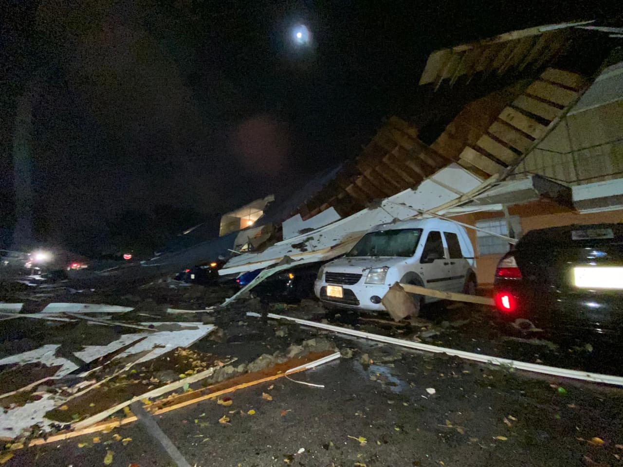 El Servicio Nacional Metrológico emitió este martes por la noche un aviso por tornado que abarcaba al este del condado Tarrant y todo el condado Dallas.