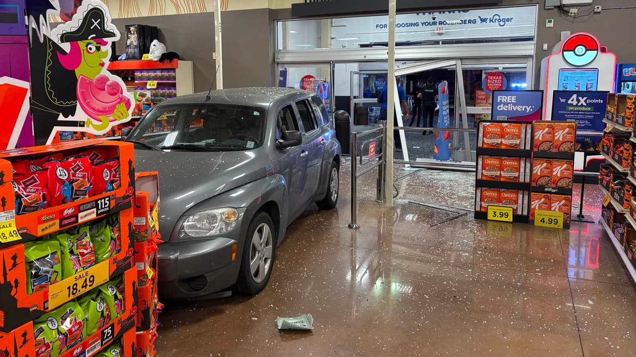 Conductor "necesitaba usar el baño" y chocó su auto contra un Kroger en el suroeste de Houston