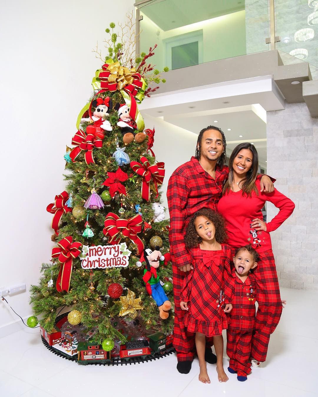 <b>Ozuna</b> tiene mucho que agradecerle al 2018, que lo catapultó como uno de los artistas urbanos más taquilleros y aprovechó este tiempo para estar con su familia y recargar baterías.