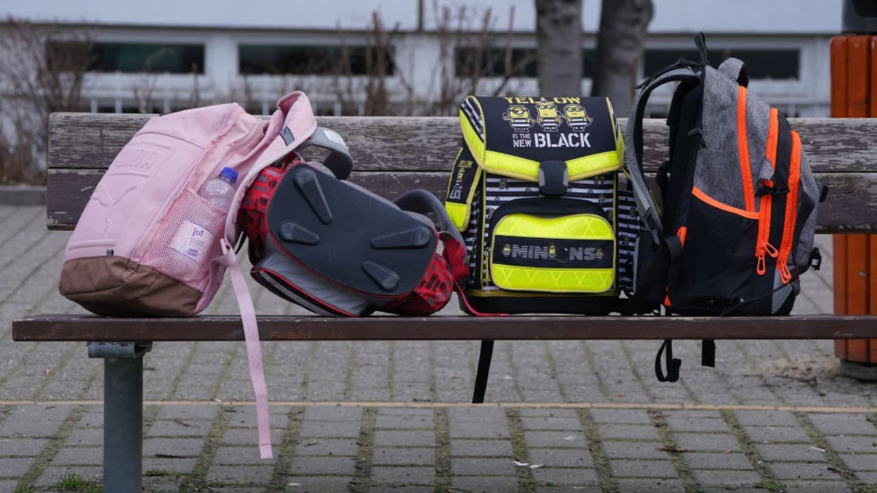 ¿Cuánto debe pesar la mochila de un niño? Preguntamos a un médico y esto nos dijo