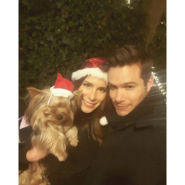 El joven actor sigue derrochando romance al lado de su novia Kristal Cid.