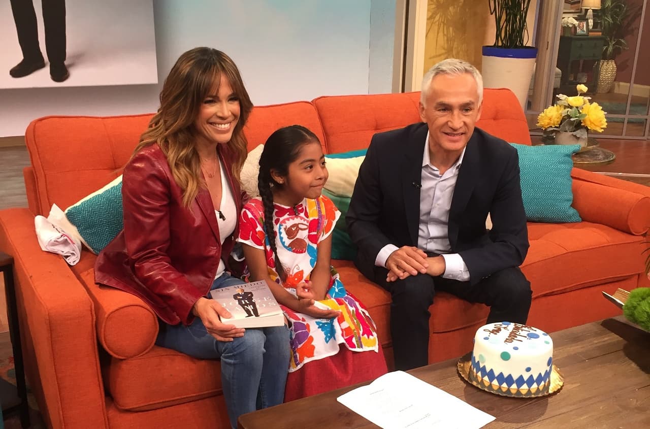 Jorge Ramos recibe el "mejor regalo de cumpleaños" de Sophie Cruz