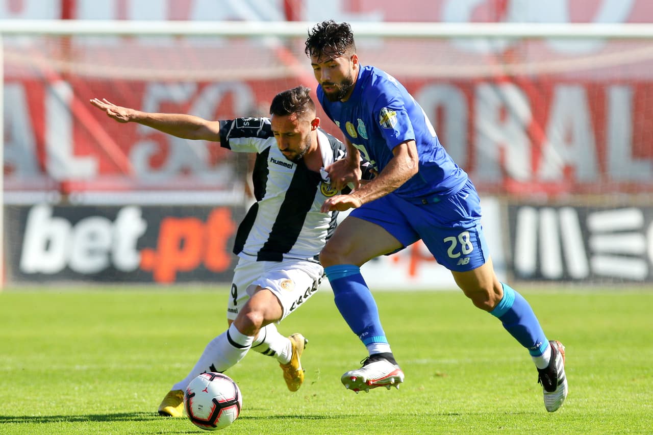 Port derrotó de visitante 4-0 a Nacional en la Jornada 33 de la Liga de Portugal, en la que sube al primer lugar a la espera del resultado de Benfica. El mexicano Jesús Corona anotó el tercer gol y Héctor Herrera no jugó.