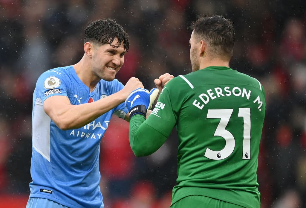 Con autogol de Eric ailly y la anotación de Bernardo Silva le dan la victoria 0-2 al Manchester City en el primer derby de Manchester de esta temporada.