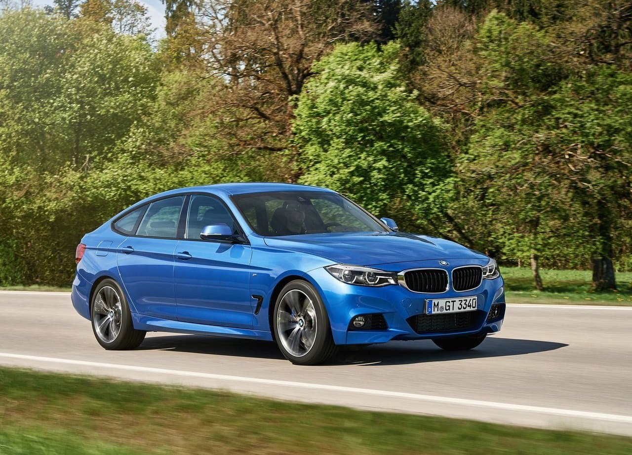 <b>BMW 3-Series Gran Turismo</b>
<br>
<br>Algo de sedán por un lado y algo de hatchback o SUV por otro. No es ninguna sorpresa que el BMW 3-Series Gran Turismo haya llegado hasta acá, pues su diseño no se mira ni la mitad de atractivo que el modelo en que se basa.
<br>