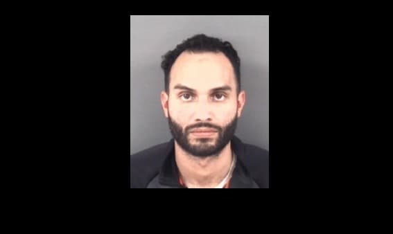 Arrestan a hispano sospechoso de exposición indecente en Fayetteville, está involucrado en más casos