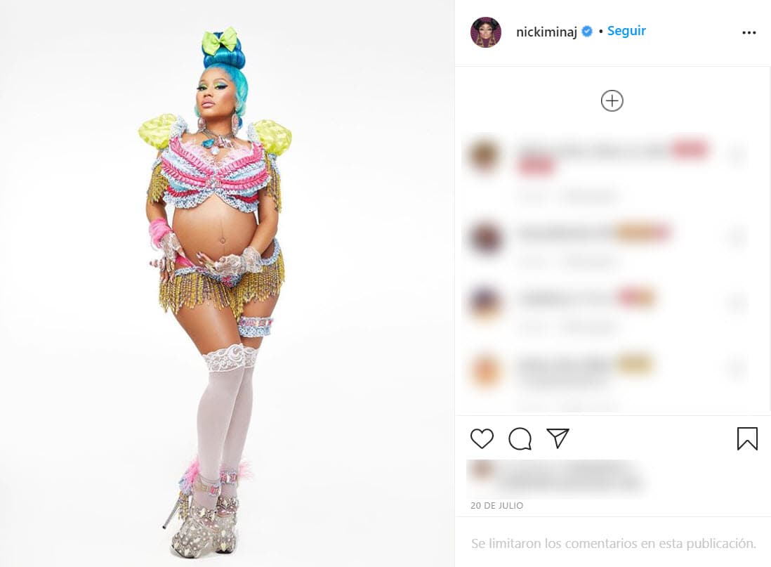 Las imágenes elegidas para mostrar su abultado vientre pertenecen a una sesión fotográfica que tuvo con David LaChappelle.
<br>