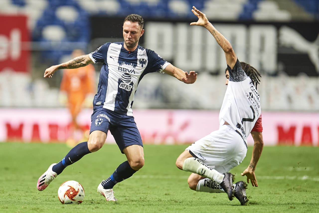 Atlas se siente cómodo con los disparos de fuera del área y Monterrey sufre cada vez que Javier Correa tiene el balón en los linderos.