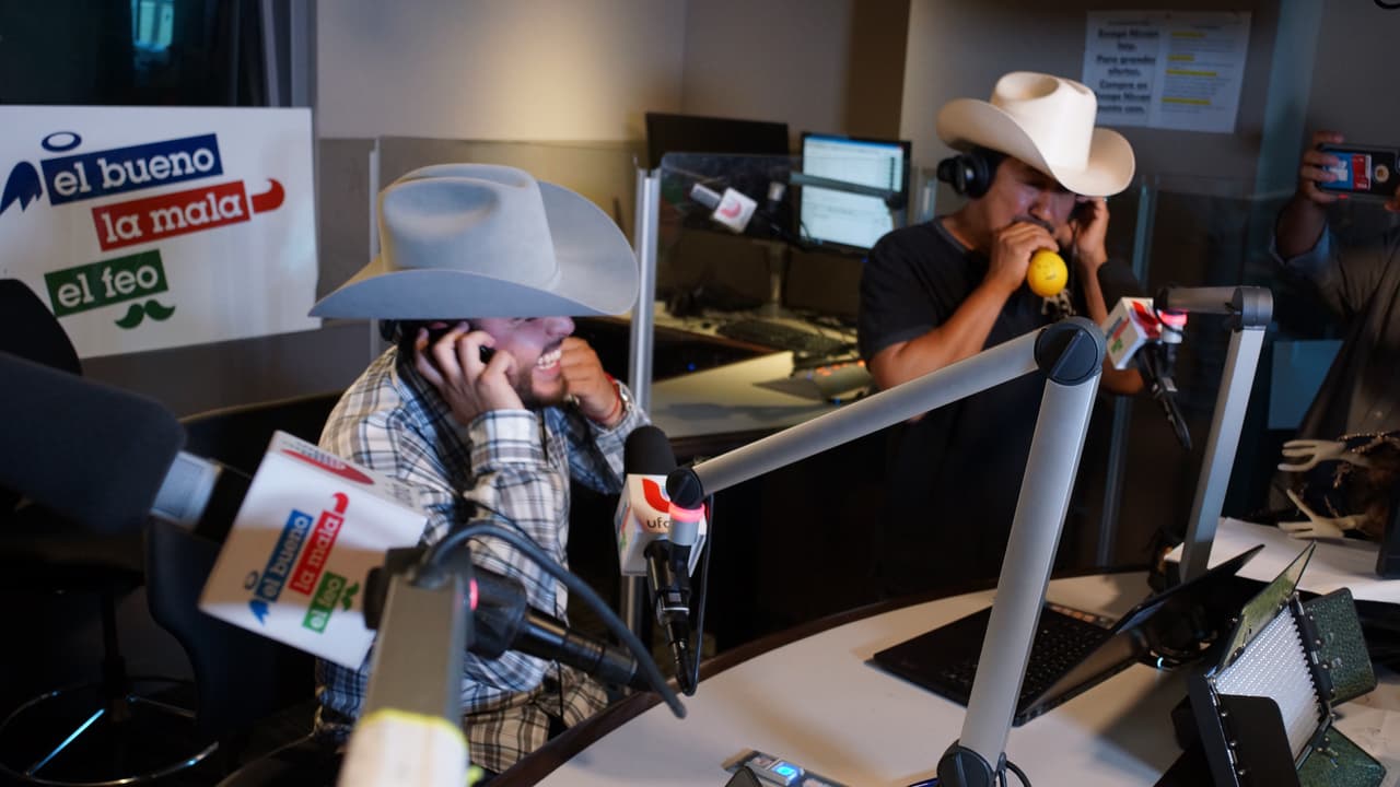 Carla Medrano enamoró a Gerardo Ortiz durante la entrevista del artista con 'El Bueno, La Mala y El Feo'.