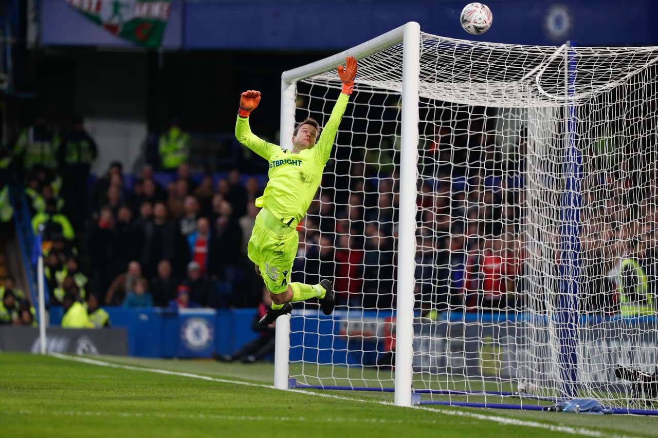 Todo el partido fue dominado por los Blues, que desde el los primeros instantes llevaban peligro al área rival.