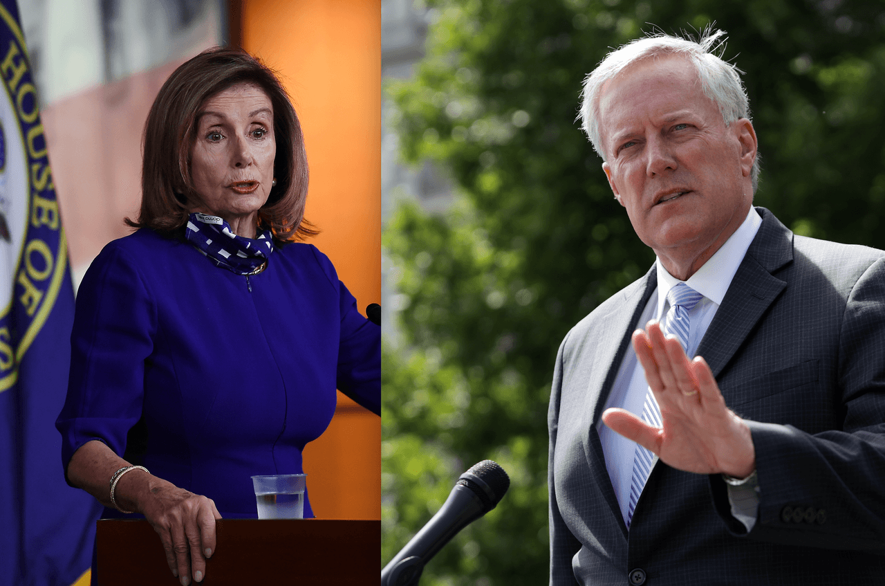 Días atrás, la líder de la Cámara de Representantes
<a href="https://www.univision.com/temas/nancy-pelosi">Nancy Pelosi</a> y el Jefe de Gabinete de la Casa Blanca Mark Meadows hablaron por teléfono sobre el replanteamiento de las negociaciones de estímulo,
<a href="https://www.cnbc.com/2020/08/27/coronavirus-stimulus-update-pelosi-meadows-phone-call-makes-no-progress.html" target="_blank">informó CNBC</a>. Pero la conversación no resultó en un acuerdo.