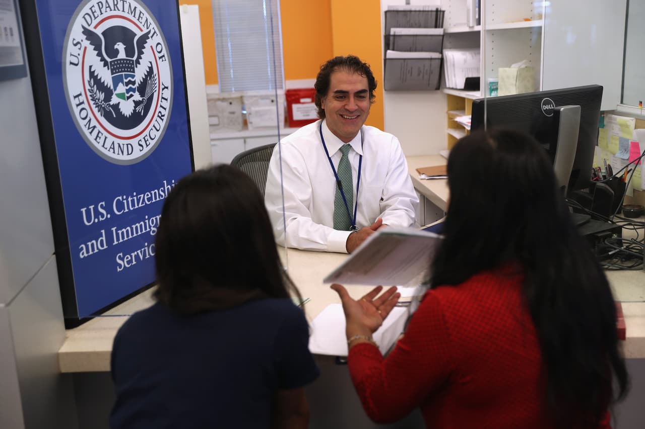Nueva regla de carga pública entra en vigor el 18 de septiembre: ¿afecta tu Green Card en Miami?