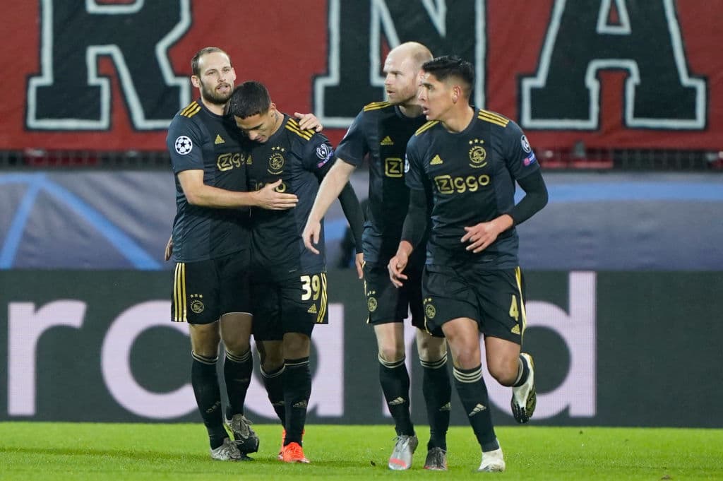 Midtjylland cayó 1-2 ante el Ajax. Dos Santos (1’) y Tadic (13’) marcaron por el Ajax; Dreyer descontó a los 18’.