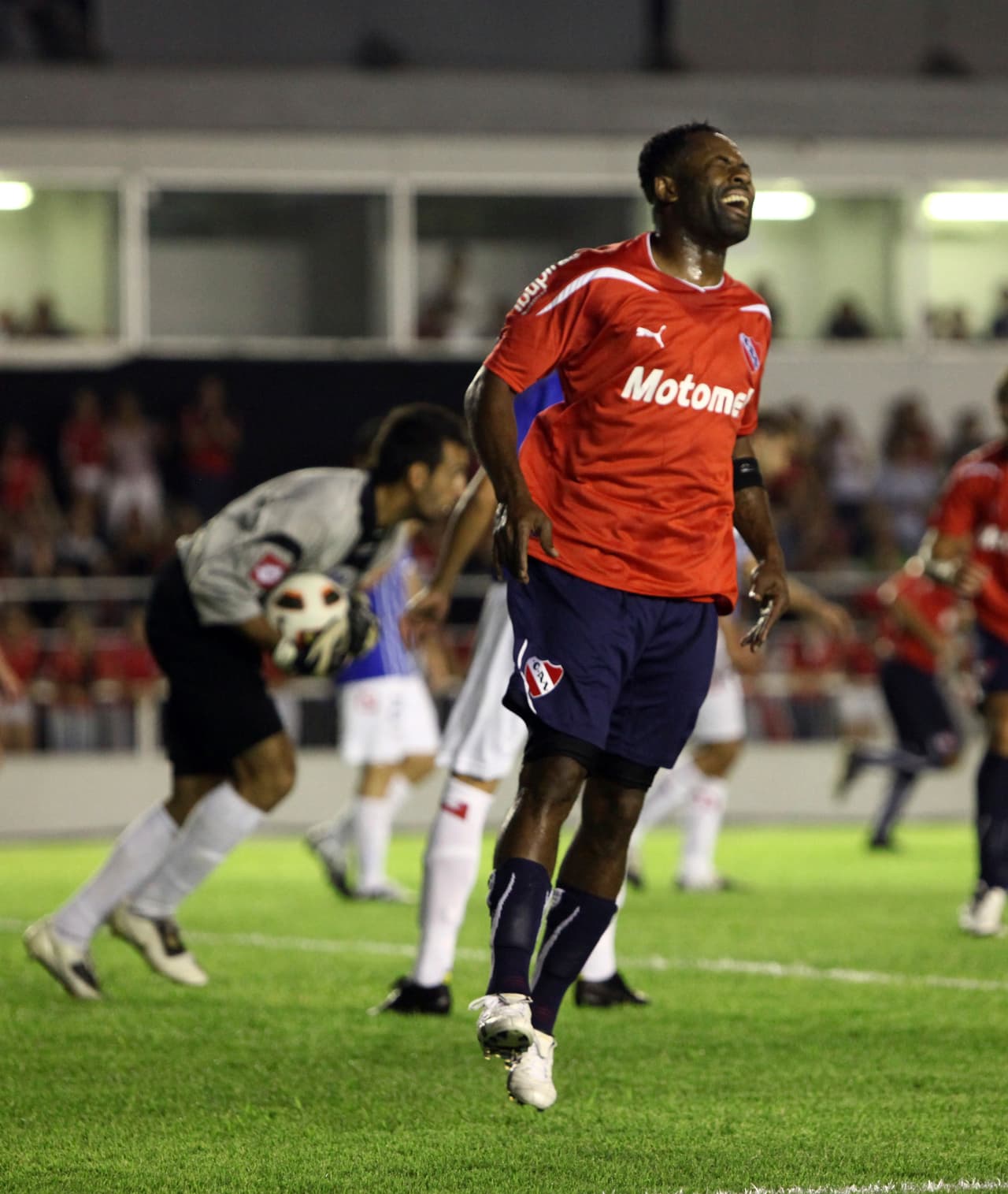 Jairo Castillo: es uno de los casos más fuertes de futbolistas con velocidad. En el 2001, antes de unirse al Genoa de Italia –transferencia que no se concretó–, no hizo el pare en un semáforo, estreló un taxi y luego volcó su camioneta provocando la muerte de dos mujeres.