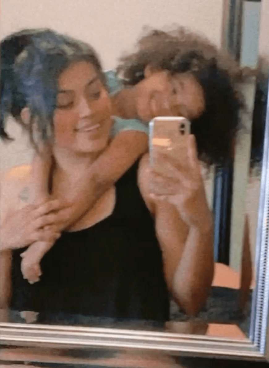 La muerte de Arely Naomi fue clasificada por la oficina del forense como un "homicidio por asfixia", el cual ocurrió a causa de la fuerza que los implicados le aplicaron en el pecho, boca y cuello. La menor fue declarada sin vida de manera oficial a las 9 pm de ese día en Valley Medical Center.
<br>
<br>"Una menor está muerta por las acciones inimaginables de las mismas personas que debieron haber estado cuidando de ella", dijeron los fiscales.